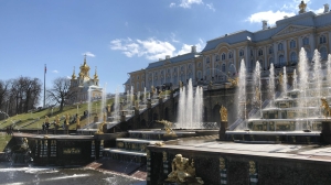 Когда открывается сезон фонтанов в Петергофе в 2025 году?
