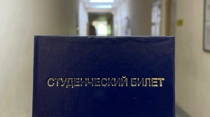 Средний балл по ЕГЭ при поступлении в вузы Петербурга снизился до 73,1