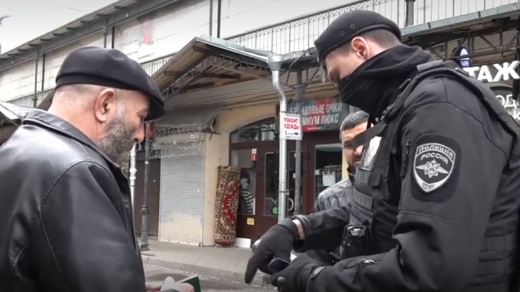 МВД снова тряхнуло Апрашку: очередной рейд выявил десятки мигрантов-нелегалов